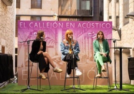 De izda. a dcha. Ana Medina, Maialen Gurbindo (Chicasobresalto) y Beatriz Rodríguez, responsable de Cultura e Innovación Educativa de la Fundación Caja de Burgos.