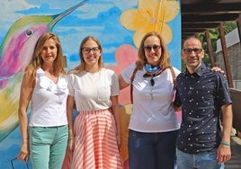 Profesores y orientadora de Daniela, exalumna de aula CLAS (segunda por la izquierda).