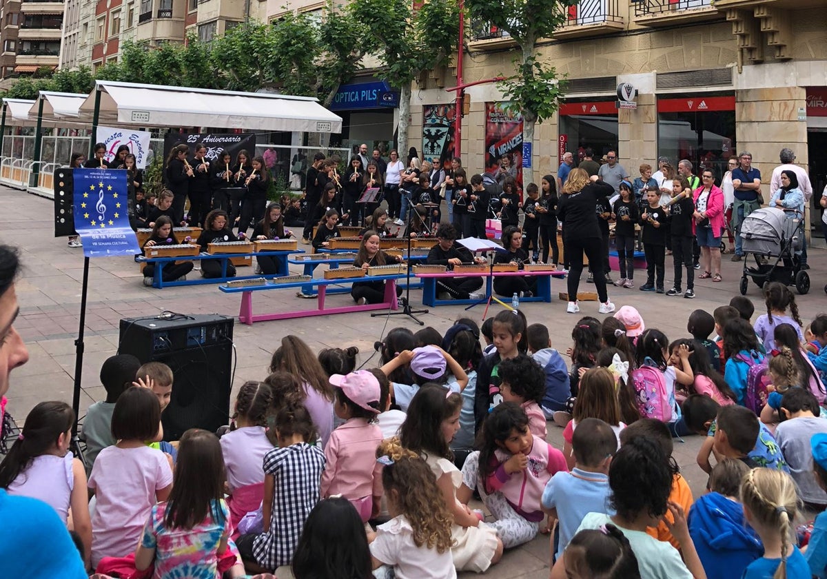 La Orquesta Escolar del CEIP Las Matillas interpretó doce piezas musicales