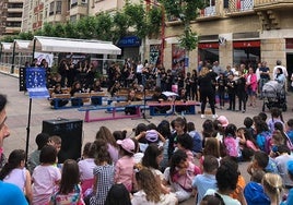 La Orquesta Escolar del CEIP Las Matillas interpretó doce piezas musicales