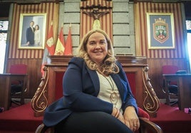 Cristina Ayala, alcaldesa de Burgos, en el salón de Plenos.