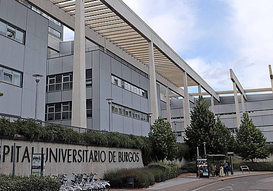 Parada de autobús frente al Hospital Universitario de Burgos (HUBU).