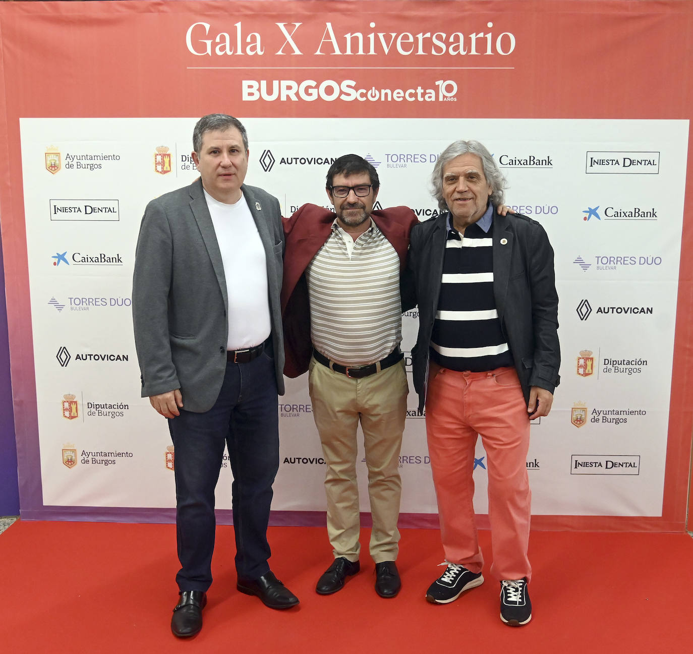 José Manuel Carbonell, de la Hermandad de Peñas, Julio César Rico, colaborador de Burgosconecta y periodista, y Miguel Santamaría, Federación Fajas, Blusas y Corpiños.