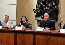 La Comisión Pontificia, presidida por monseñor Iceta.