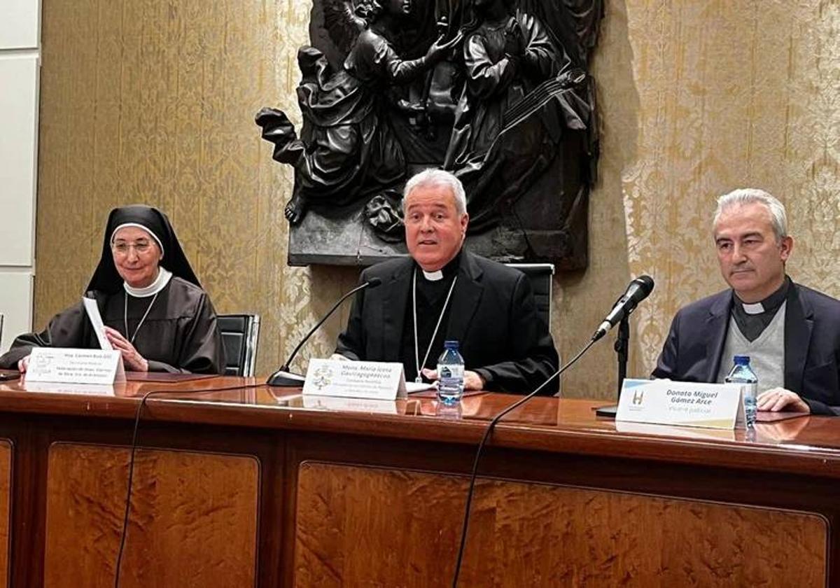 Comisión Pontificia en rueda de prensa, este lunes pasado.