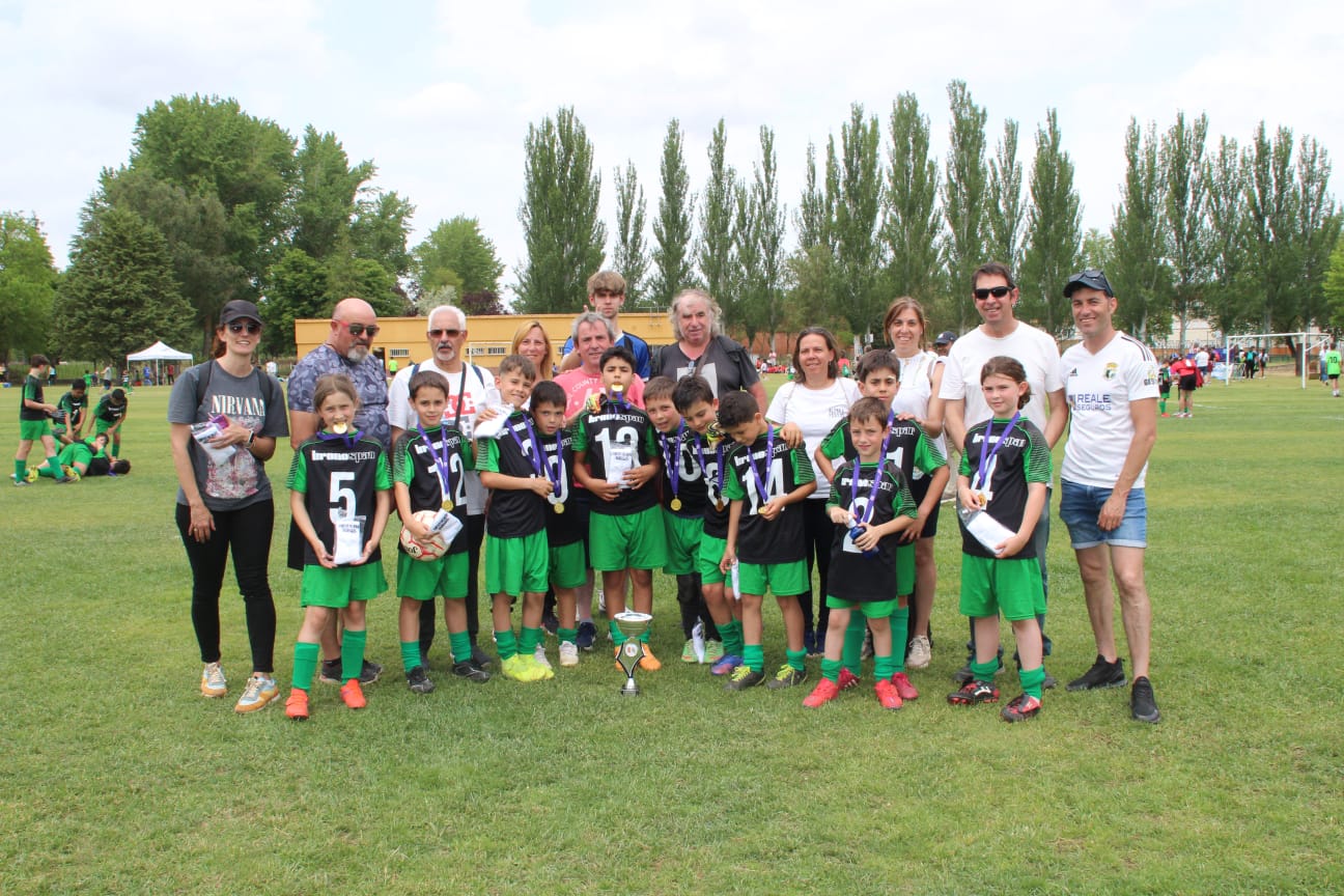 Imágenes de los diez años de la Escuela de Fútbol de Salas