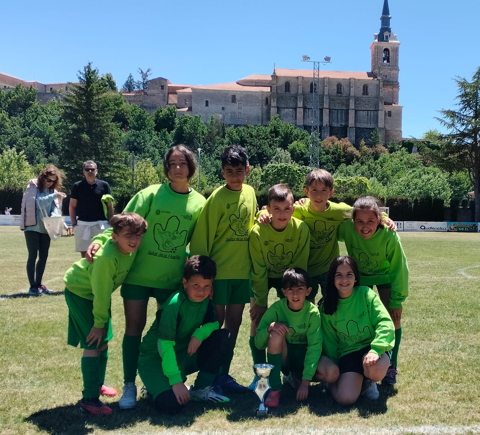 Imágenes de los diez años de la Escuela de Fútbol de Salas