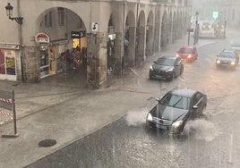 La calle Santander de Burgos inundada.