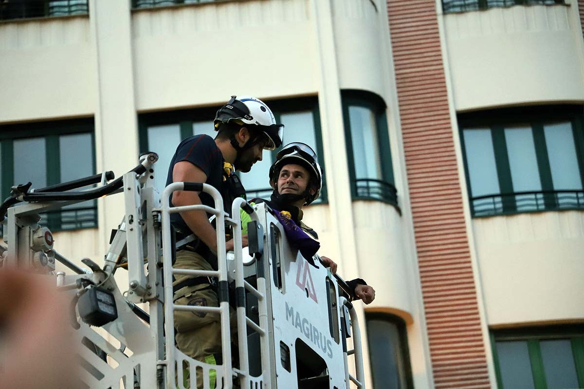 Carlos Sobera pone el pañuelo al Cid y los Bomberos la sorpresa