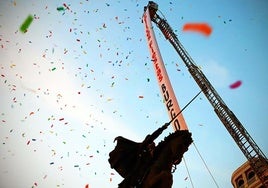 La gran pancarta desplegada por los Bomberos de Burgos