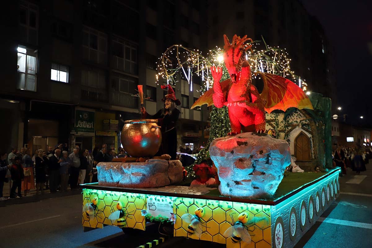 Conoce las carrozas que han animado la Cabalgata nocturna de Sampedros