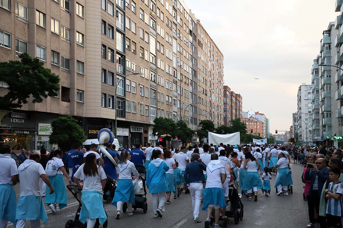 Las peñas ponen el ritmo al desfile de Sampedros