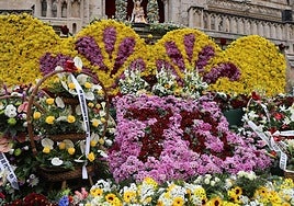 Ofrenda floral frente a la Catedral de Burgos
