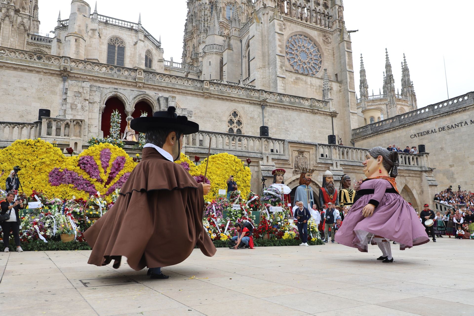 Así ha sido la Ofrenda Floral de los Sampedros en Burgos