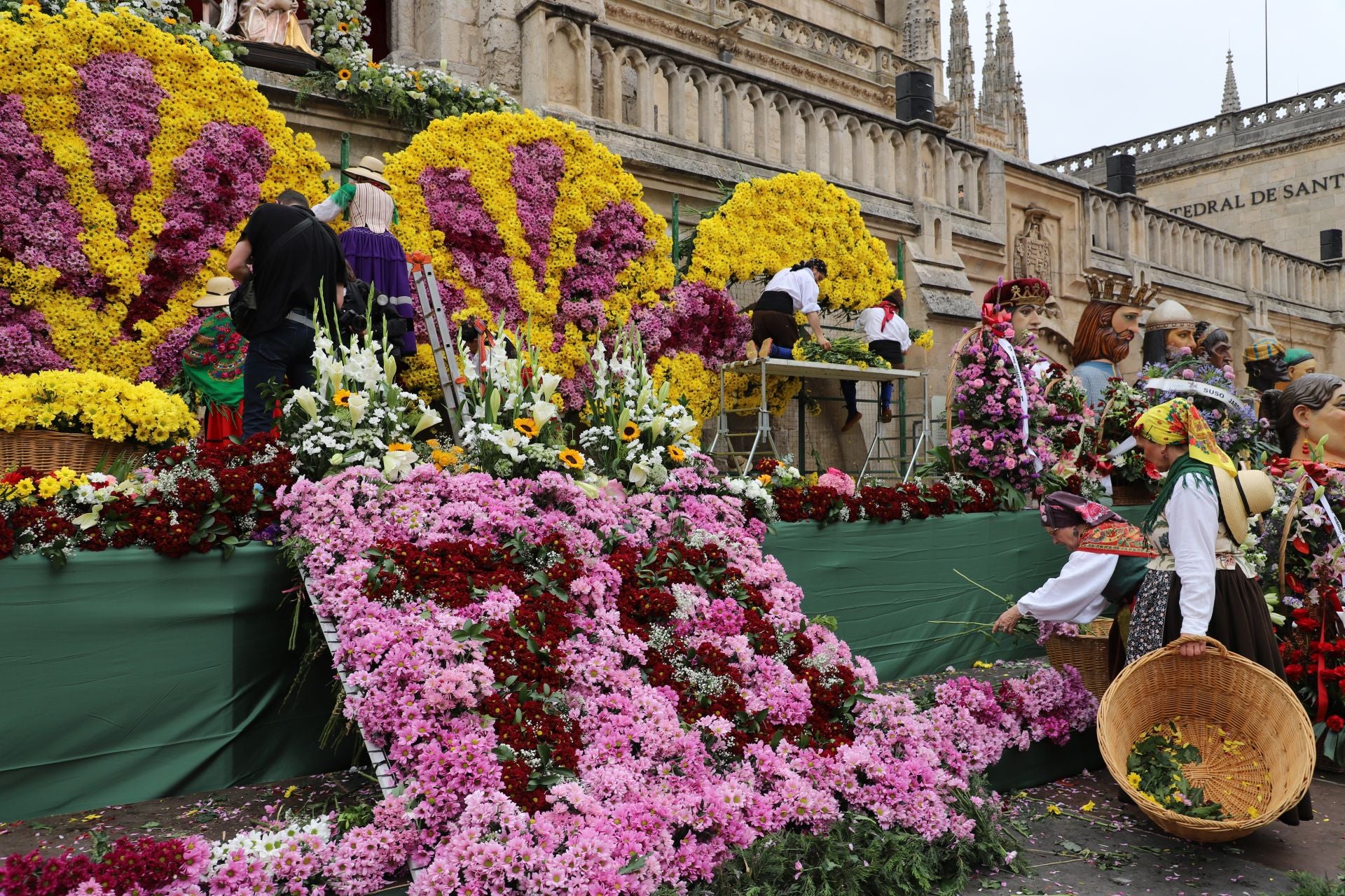 Así ha sido la Ofrenda Floral de los Sampedros en Burgos