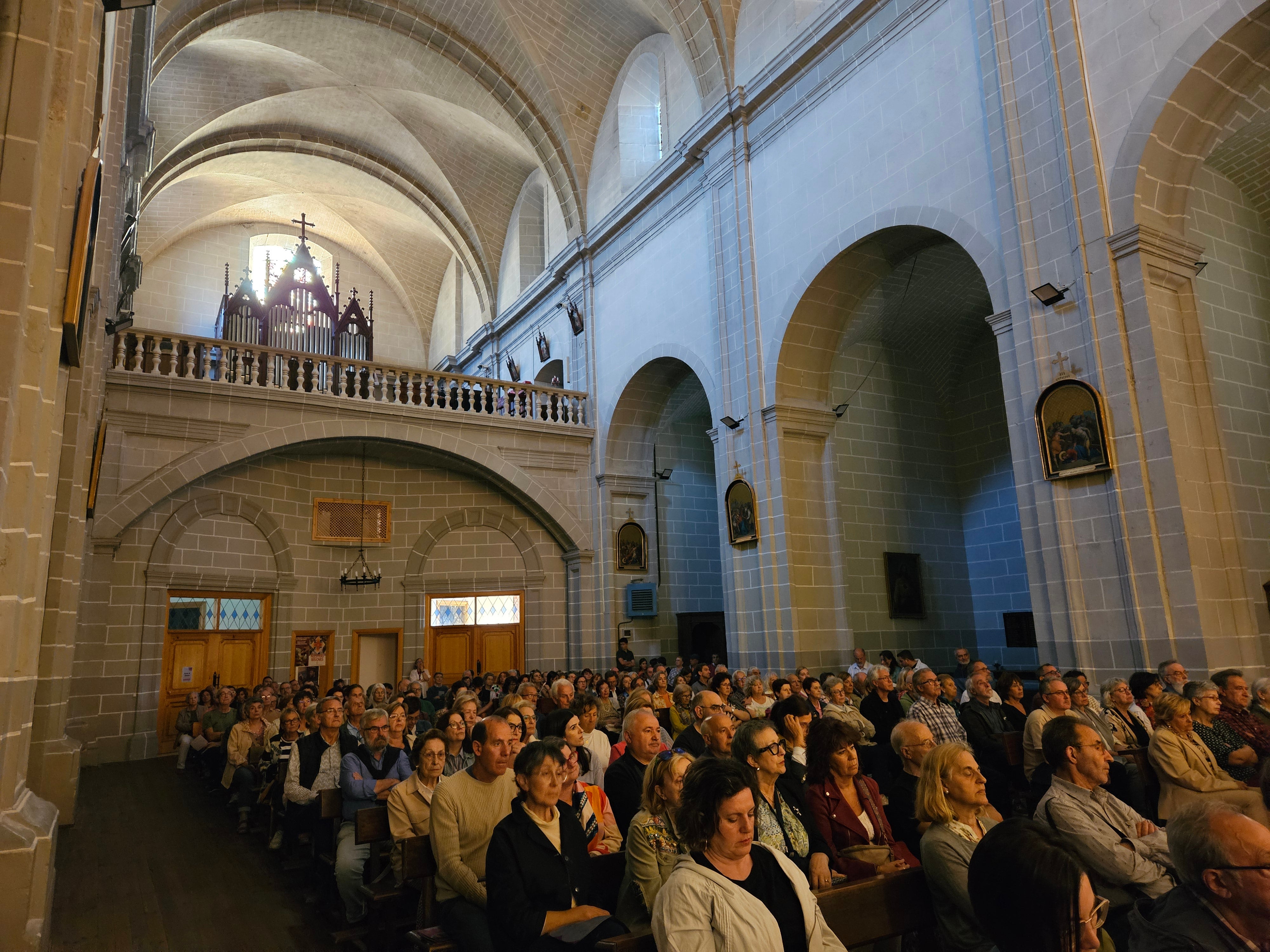 Imagen secundaria 1 - El Festival se celebró en la iglesia de los Sagrados Corazones