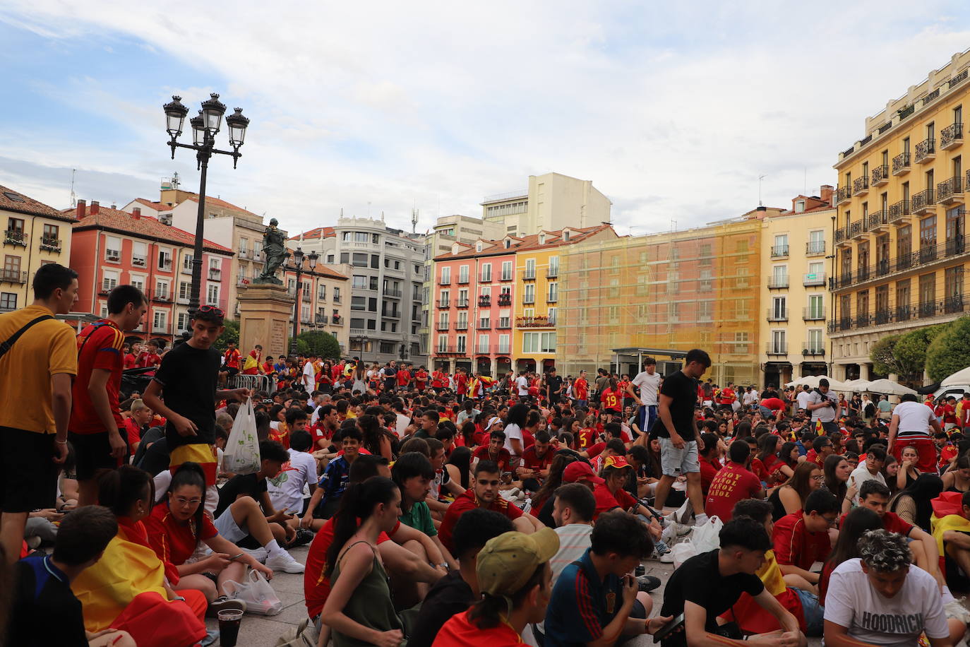 Las imágenes de cientos de burgaleses apoyando a La Roja en la final de la Eurocopa