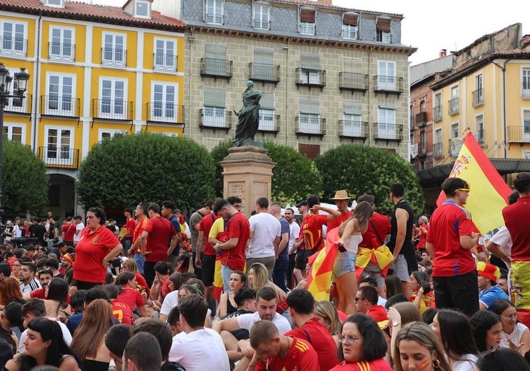 Ambiente previo a la final de la Eurocopa en Burgos.