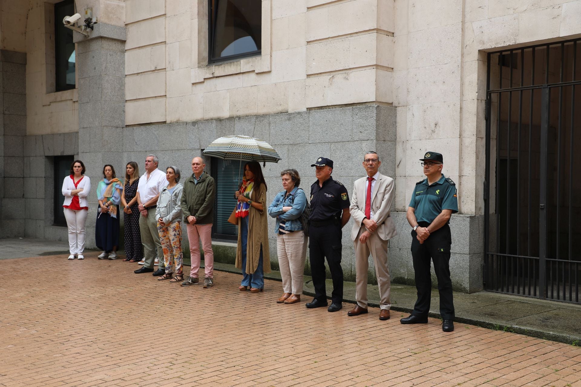 Minuto de silencio en la Subdelegación de Gobierno de Burgos.