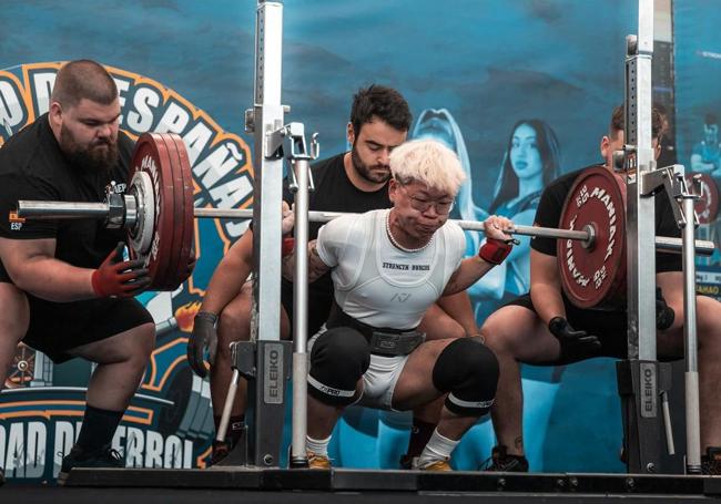 Ejercicio de sentadilla de powerlifting.