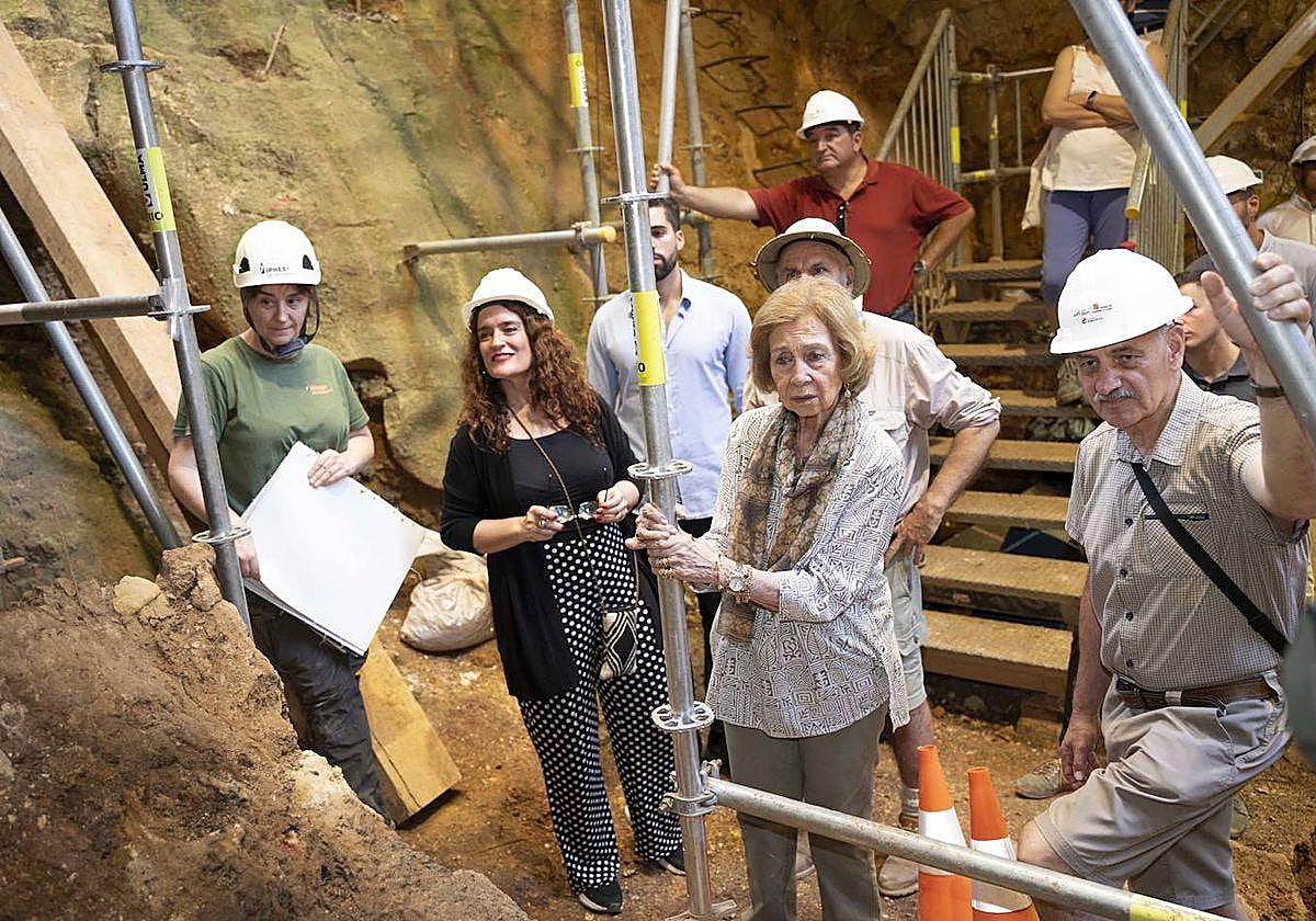 Visita de la reina Sofía al Yacimiento de Atapuerca.