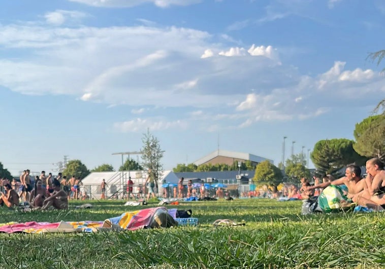 El calor desplazó a la ciudadanía hasta las piscinas