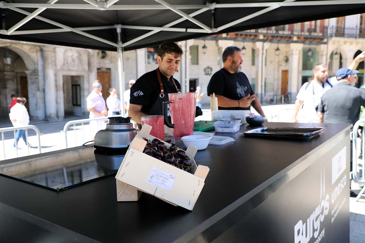 Así ha sido la feria de la cereza del Valle de las Caderechas en Burgos