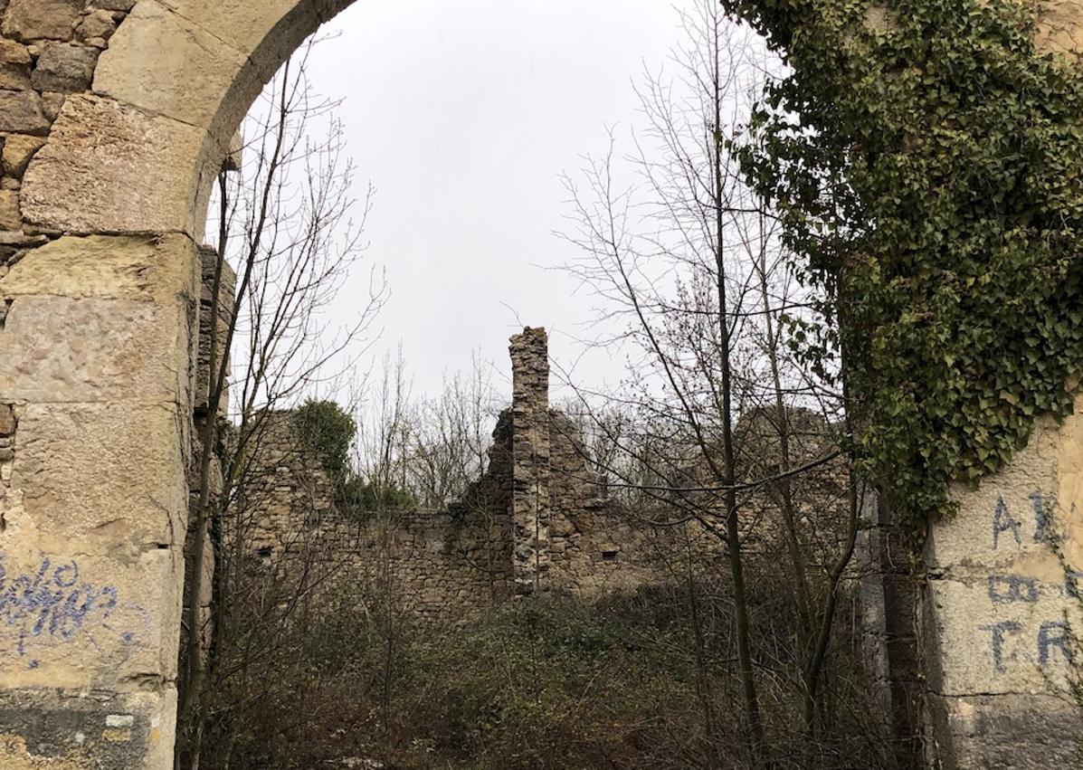 Imagen secundaria 1 - Tres edificios de Burgos «completamente arruinados» se suman a la Lista Roja de patrimonio