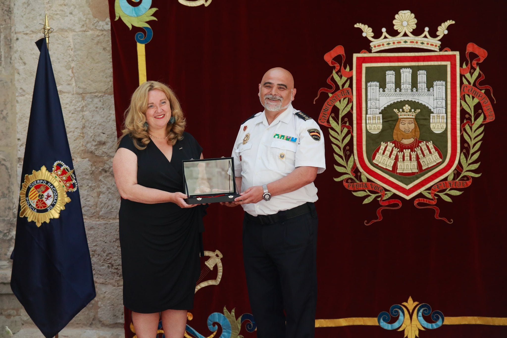 Cristina Ayala, alcaldesa de Burgos, y Jesús Nogales, comisario jefe de la Policía Nacional de Burgos.