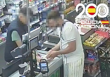 Identificado en Burgos por estafar con el cambio a un cajero de supermercado