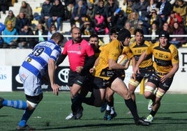 Bernardo Vázquez, llevando el oval en un partido en San Amaro.