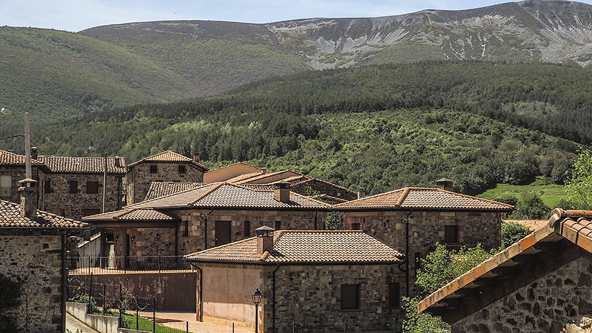 Un pueblo de Burgos ofrece restaurante, hotel y casa propia por 403 euros al mes | BURGOSconecta