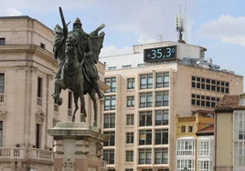 Imagen de la Plaza del Cid con el termómetro de la plaza Santo Domingo