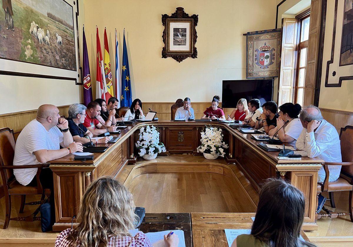 Pleno extraordinario del Ayuntamiento de Medina de Pomar.