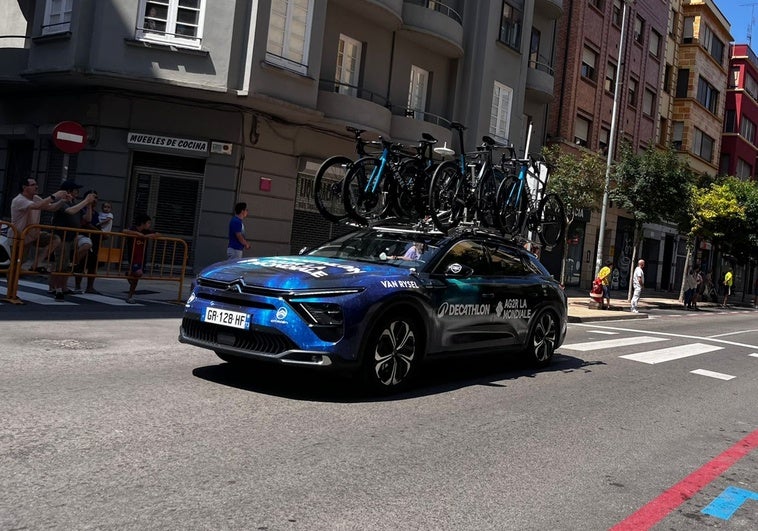 La vuelta a Burgos ha atravesado las calle de Miranda