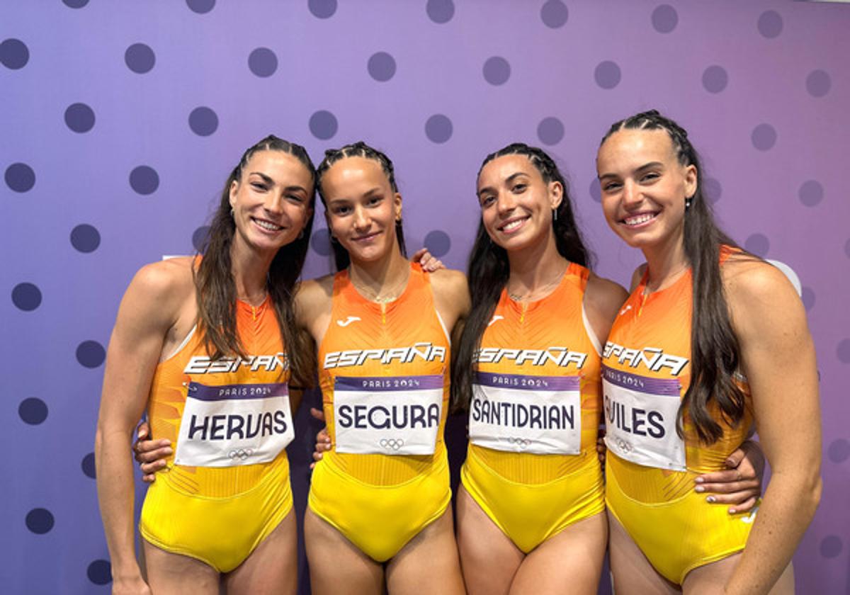 Eva con el resto de sus compañeras del 4x400