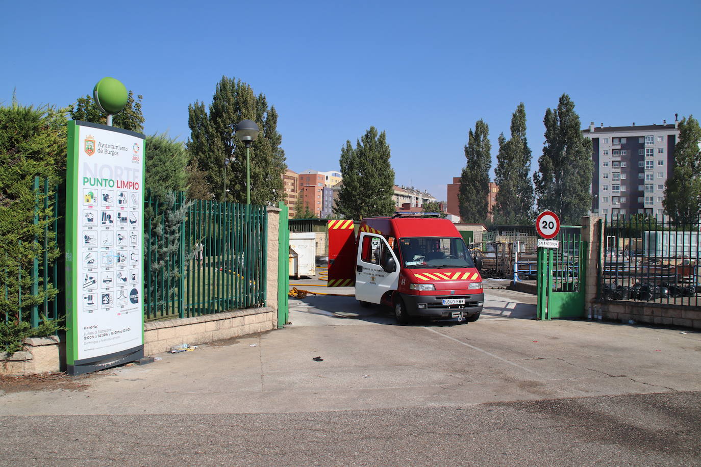 Así ha sido el incendio en el punto limpio norte de Burgos