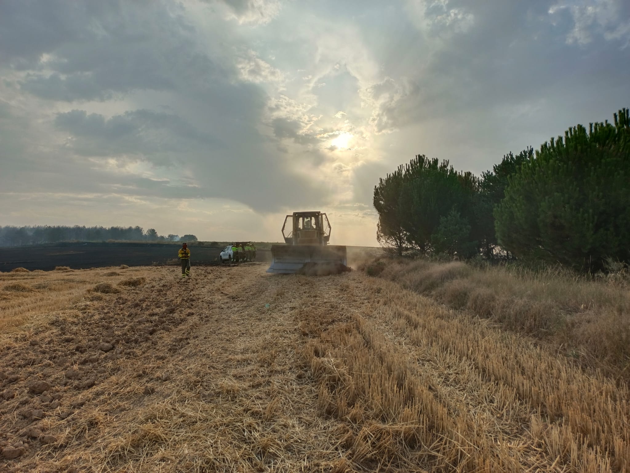 Incendio forestal y agrícola cerca de Villacienzo