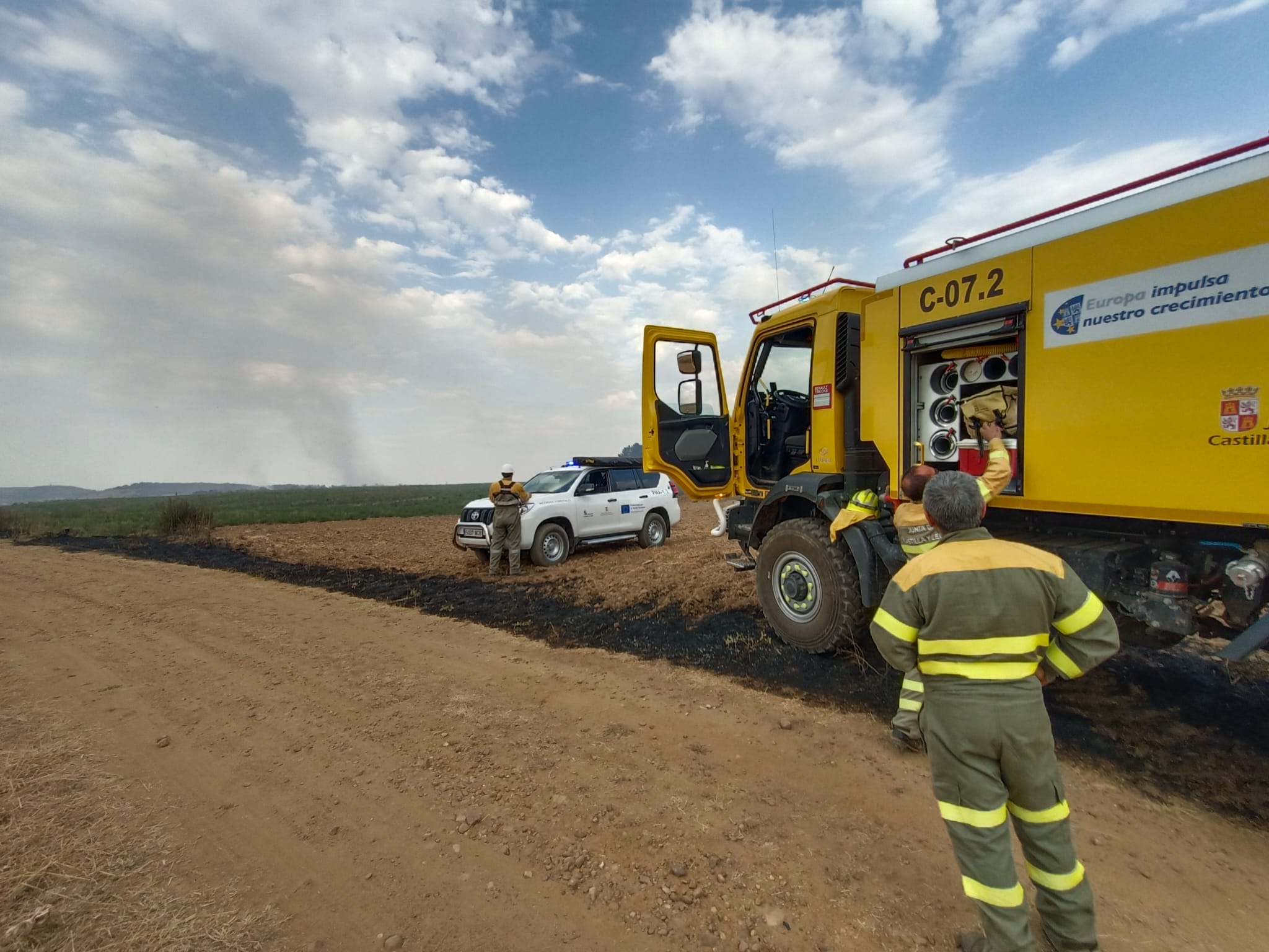 Incendio forestal y agrícola cerca de Villacienzo