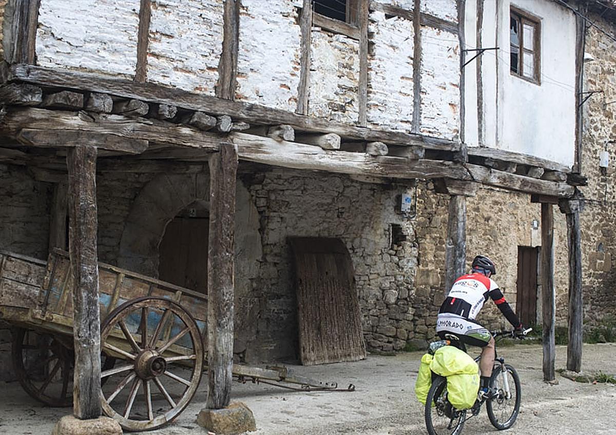 Imagen secundaria 1 - Rincoes de Espinosa y el puerto de Las Estacas de Trueba. 