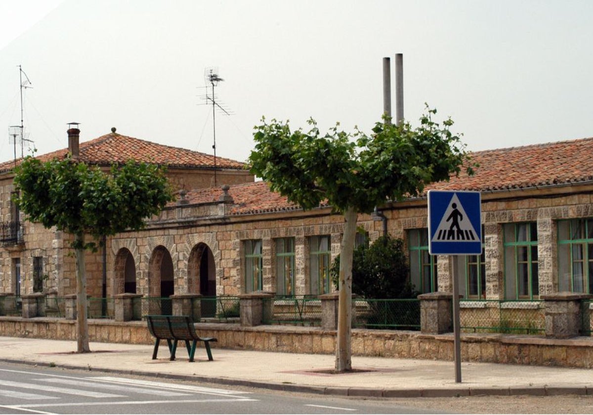 Casa de los maestros y antiguas escuelas de Ibeas.