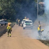 Trasladan al hospital a un miembro del operativo del incendio de Villela