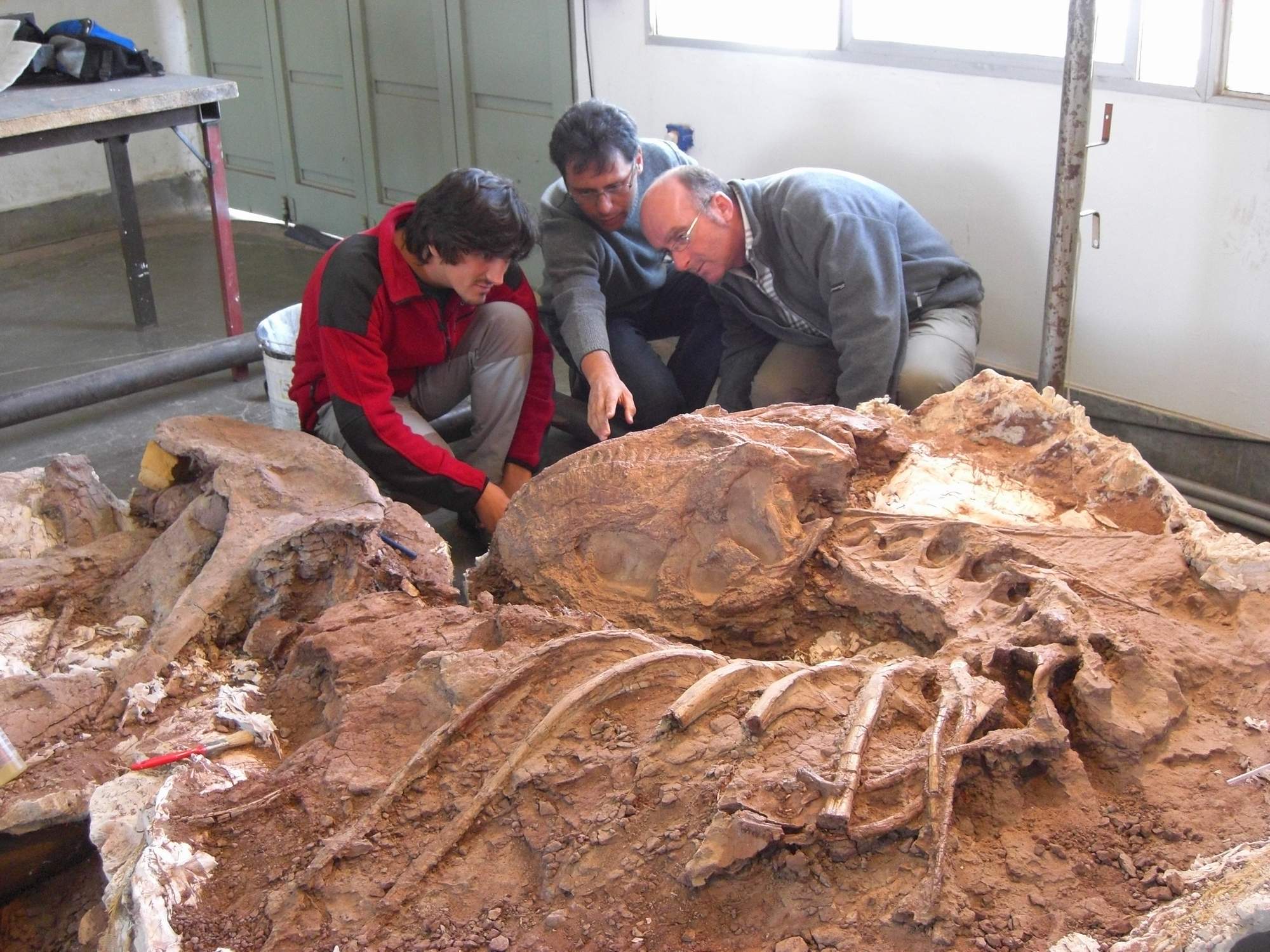 Miembros del CAS en una de sus visitas a Villa El Chocón en Argentina.