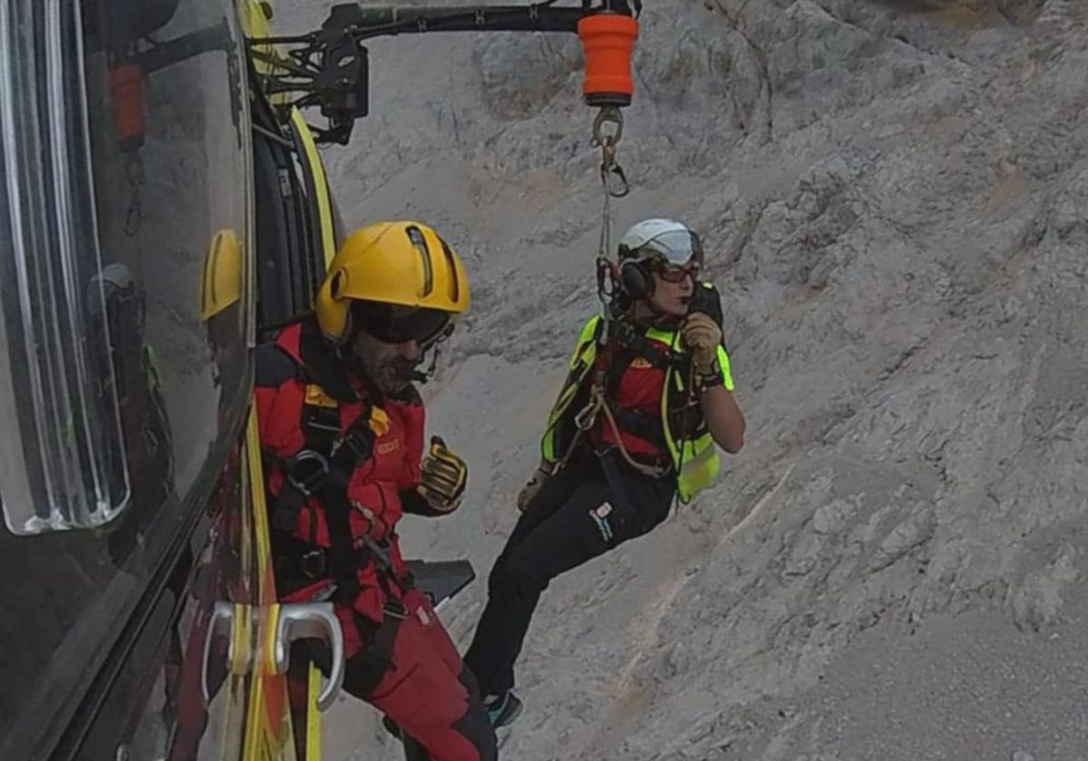 Imagen de archivo de un rescate en montaña.