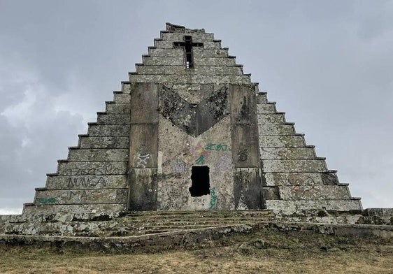 Imagen de archivo de la Pirámide de los Italianos.