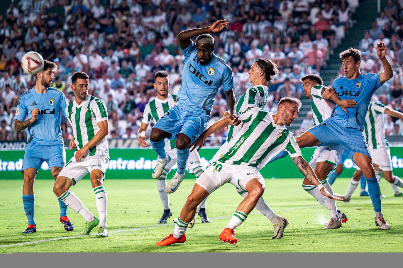 El partido entre el Córdoba CF y el Burgos CF, en imágenes