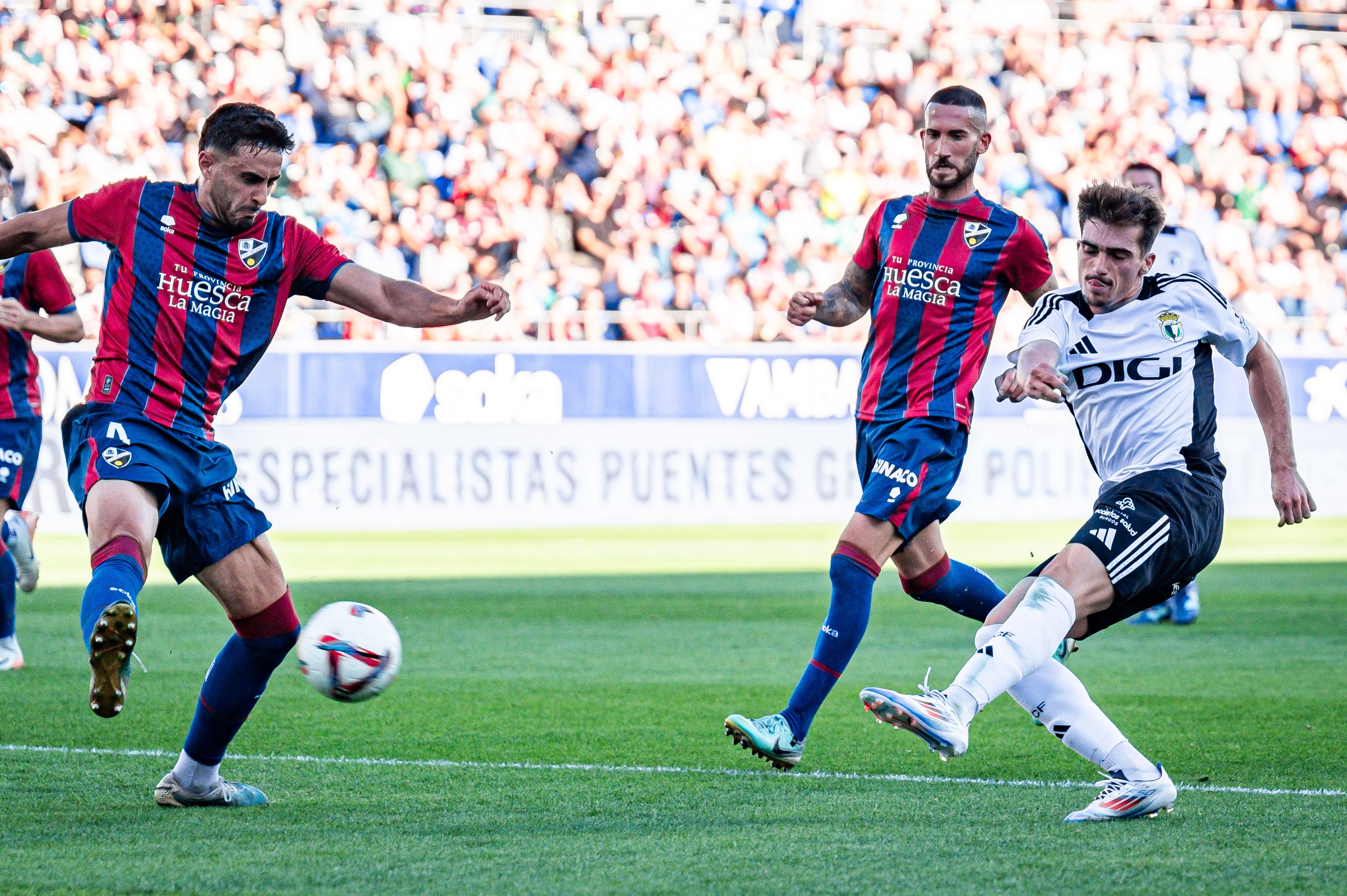 Así ha sido, en imágenes, la victoria del Burgos CF en Huesca