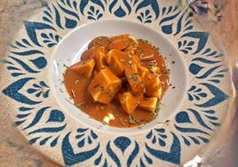 El plato de patatas bravas de la Cantina Riocerezo.