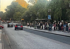 Avenida del Arlanzón, a la altura de las paradas de autobús.
