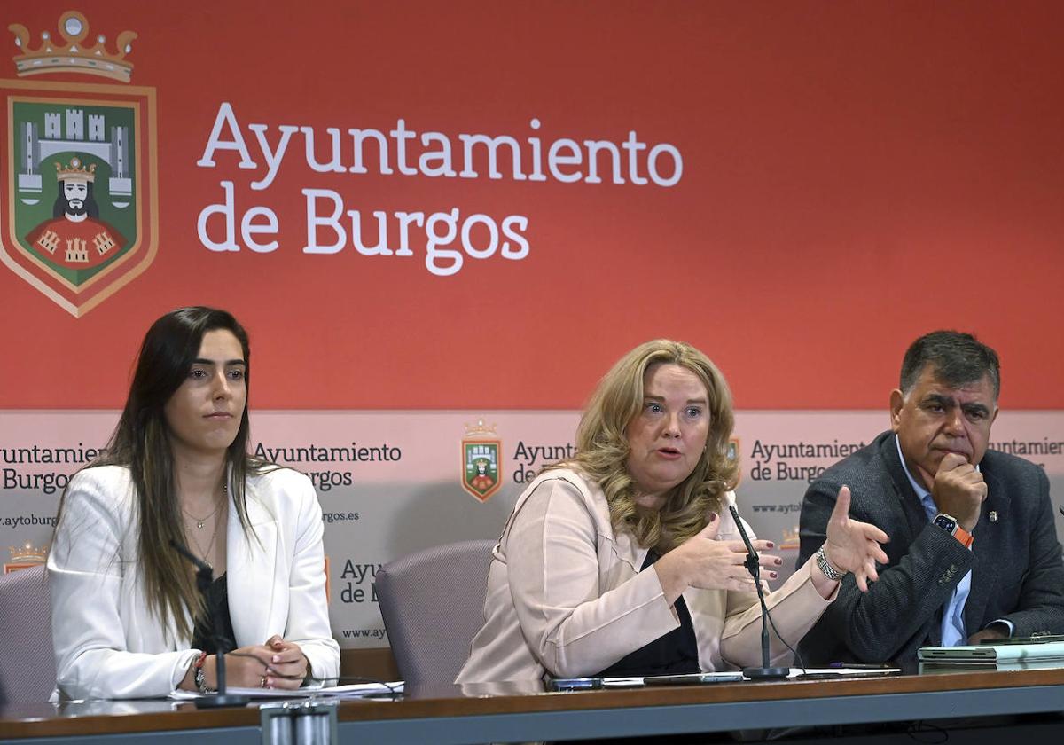 La alcaldesa de Burgos, Cristina Ayala, en rueda de prensa este jueves.